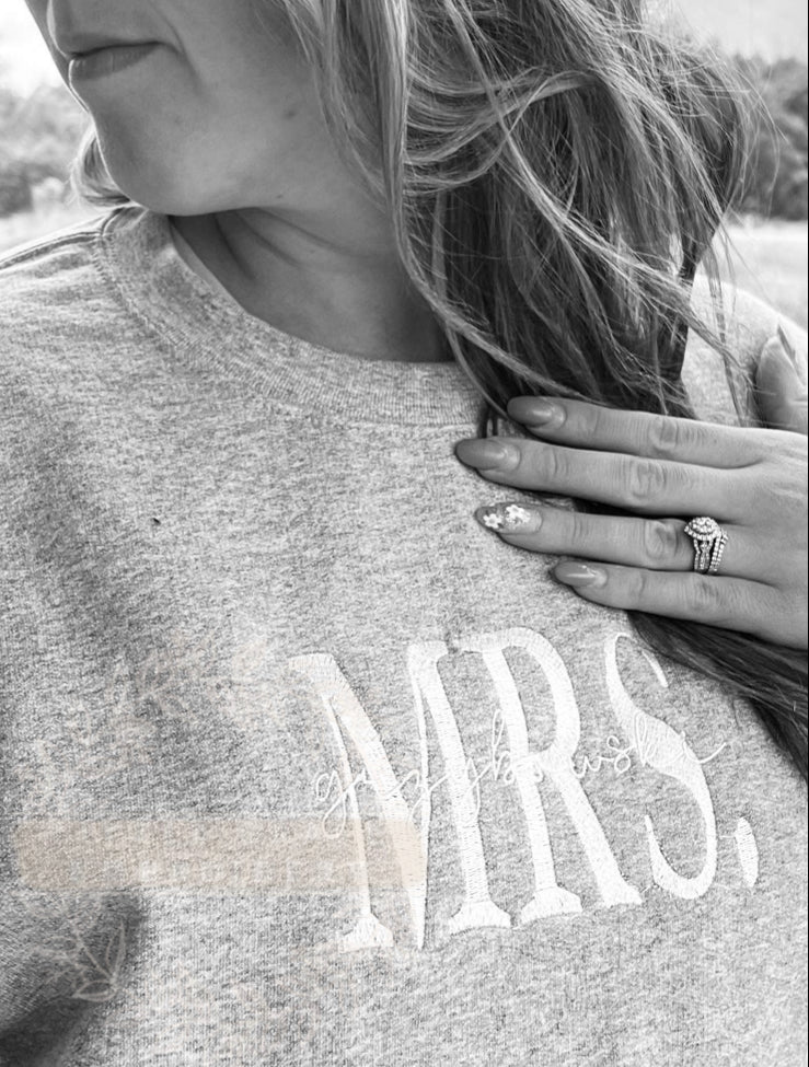 Mrs. 💍 - Crewneck